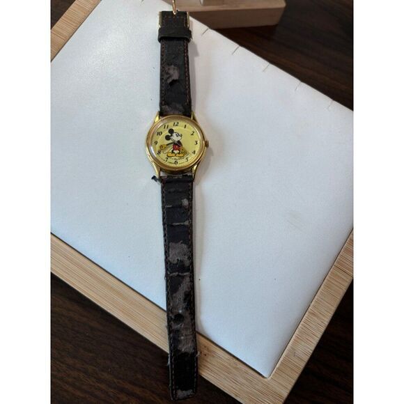 Vintage Mickey Mouse Wristwatch With Worn Leather Strap # note replacement band - Picture 6 of 6
